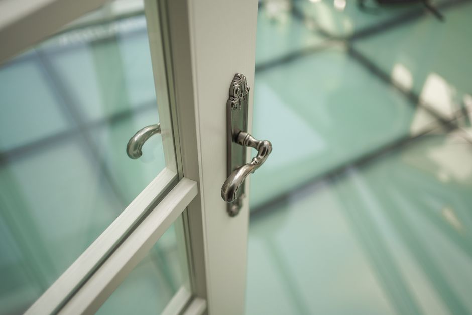 Sliding door hardware, aligned and secure