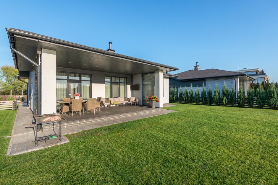 Repaired sliding door, exterior view